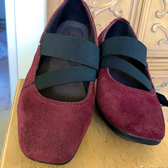 Clarks Shoes - Clarks Burgundy & black Leather Upper like new 7
